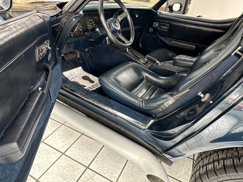 Chevrolet-Corvette-1981-Blue-Metallic-Blue-16