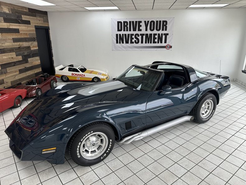 Chevrolet-Corvette-1981-Blue-Metallic-Blue-2