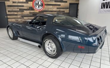Chevrolet-Corvette-1981-Blue-Metallic-Blue
