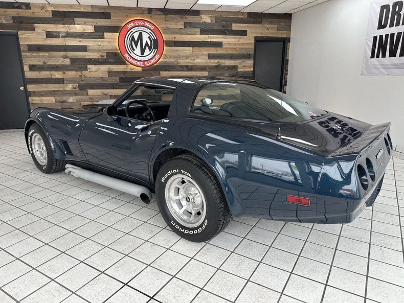 Chevrolet-Corvette-1981-Blue-Metallic-Blue