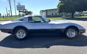 Chevrolet-Corvette-1981-Coupe-1