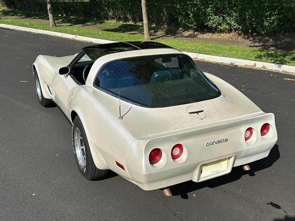 Chevrolet-Corvette-1981-Coupe-1