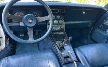 Chevrolet-Corvette-1981-Coupe-10