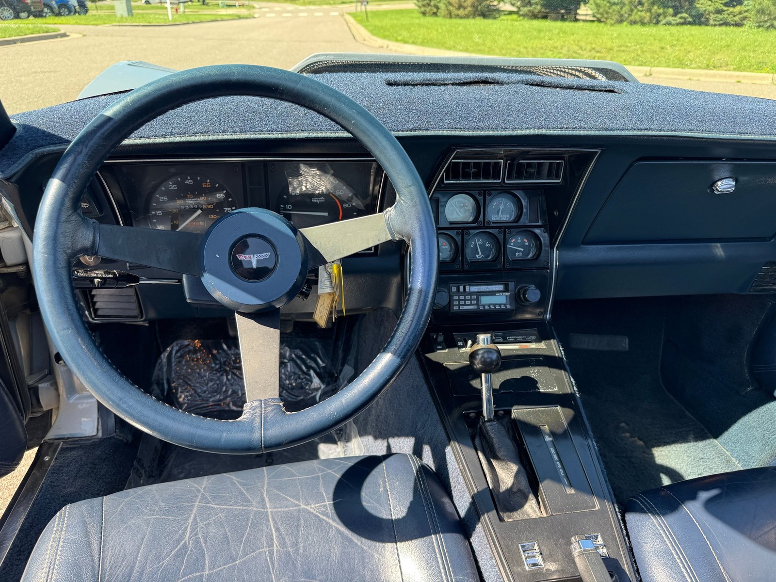 Chevrolet-Corvette-1981-Coupe-10