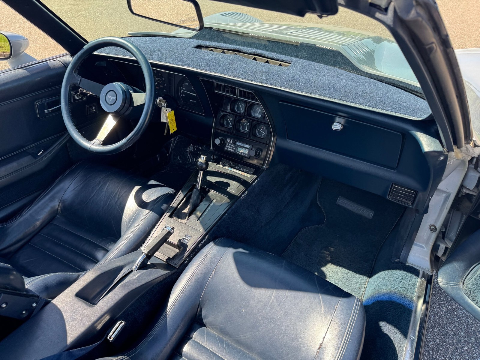 Chevrolet-Corvette-1981-Coupe-11