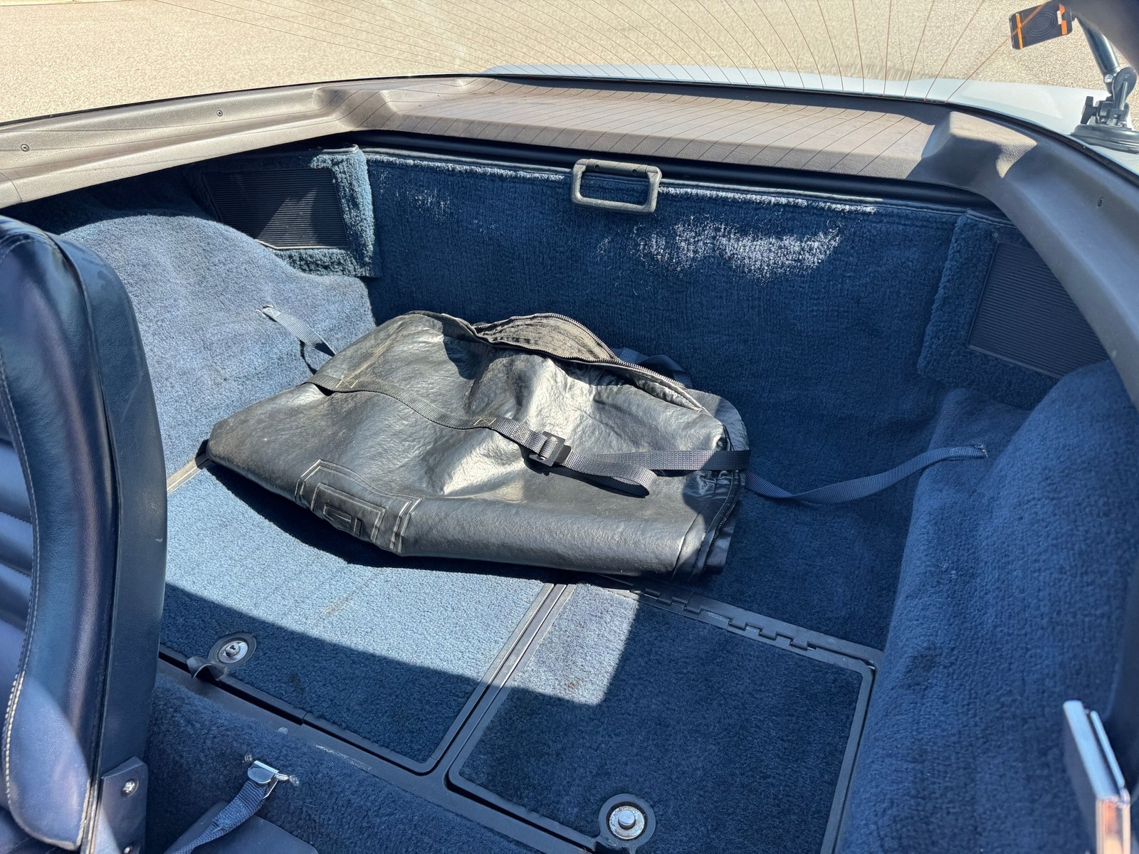 Chevrolet-Corvette-1981-Coupe-12
