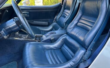Chevrolet-Corvette-1981-Coupe-13
