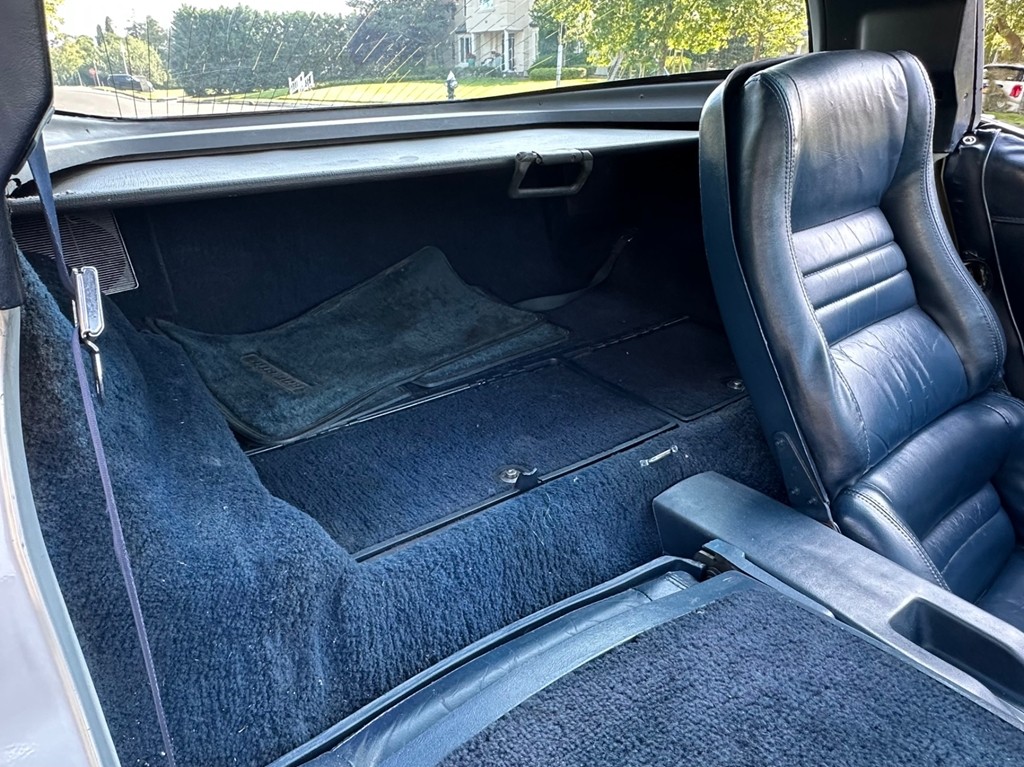 Chevrolet-Corvette-1981-Coupe-16