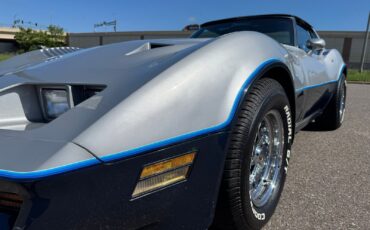 Chevrolet-Corvette-1981-Coupe-17