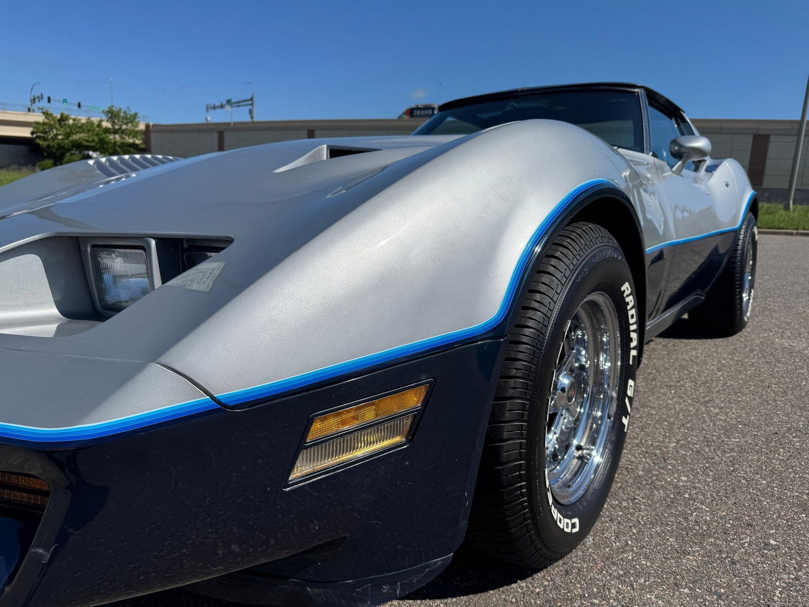 Chevrolet-Corvette-1981-Coupe-17