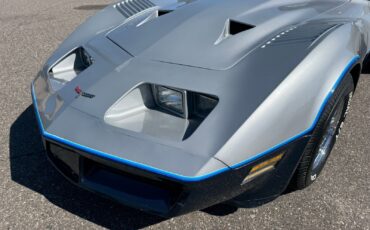 Chevrolet-Corvette-1981-Coupe-18