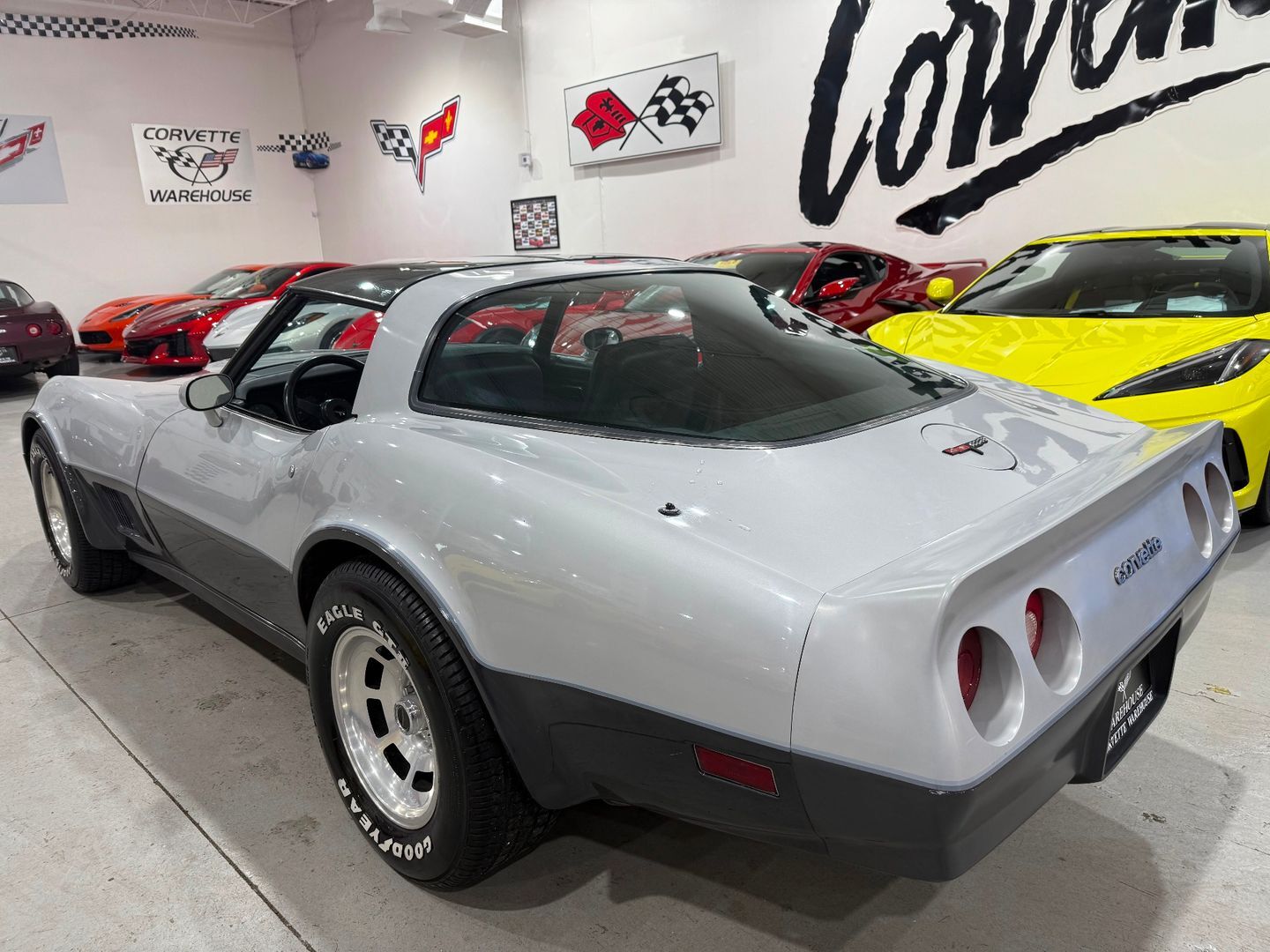 Chevrolet-Corvette-1981-Coupe-2