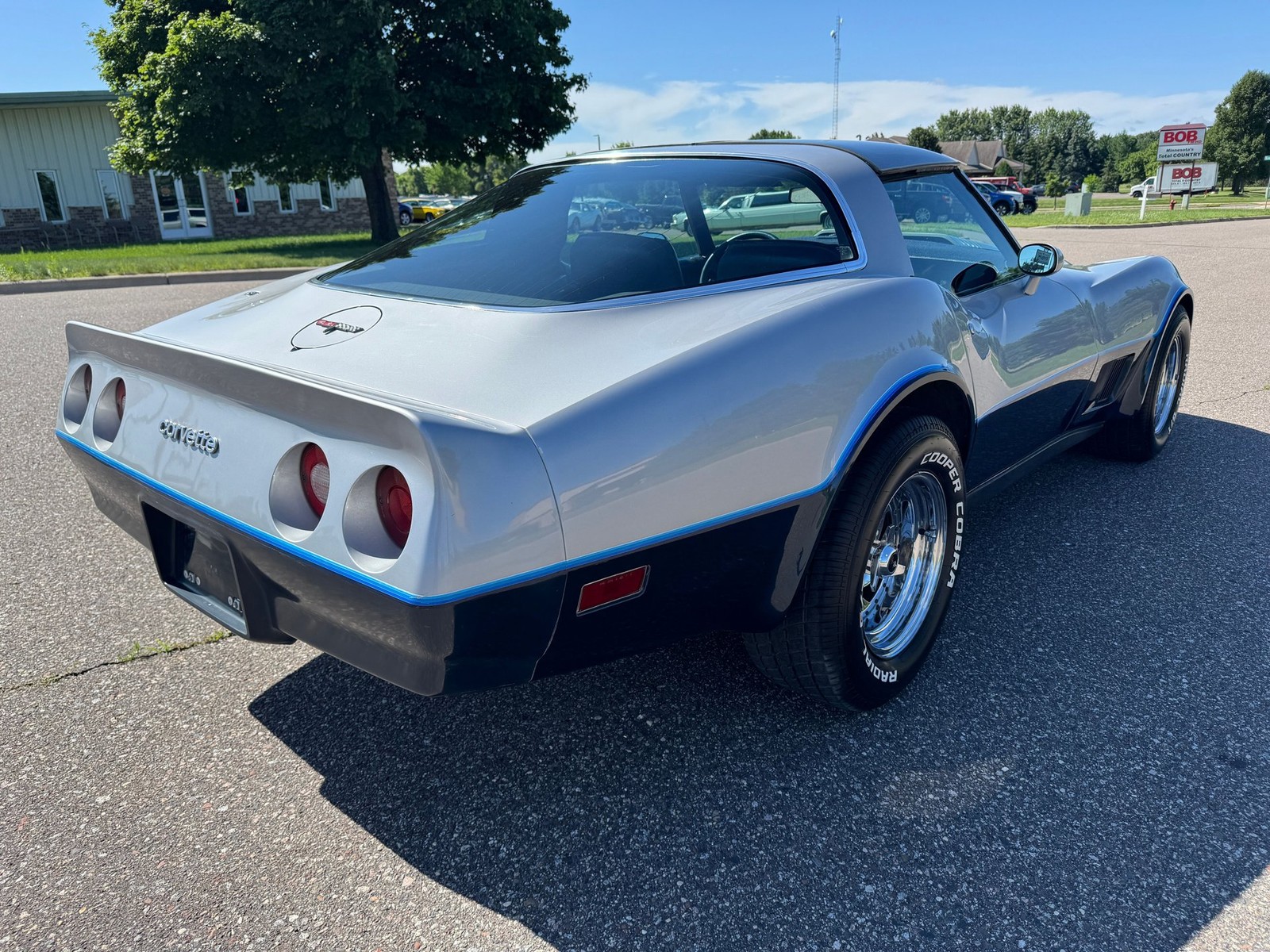 Chevrolet-Corvette-1981-Coupe-2