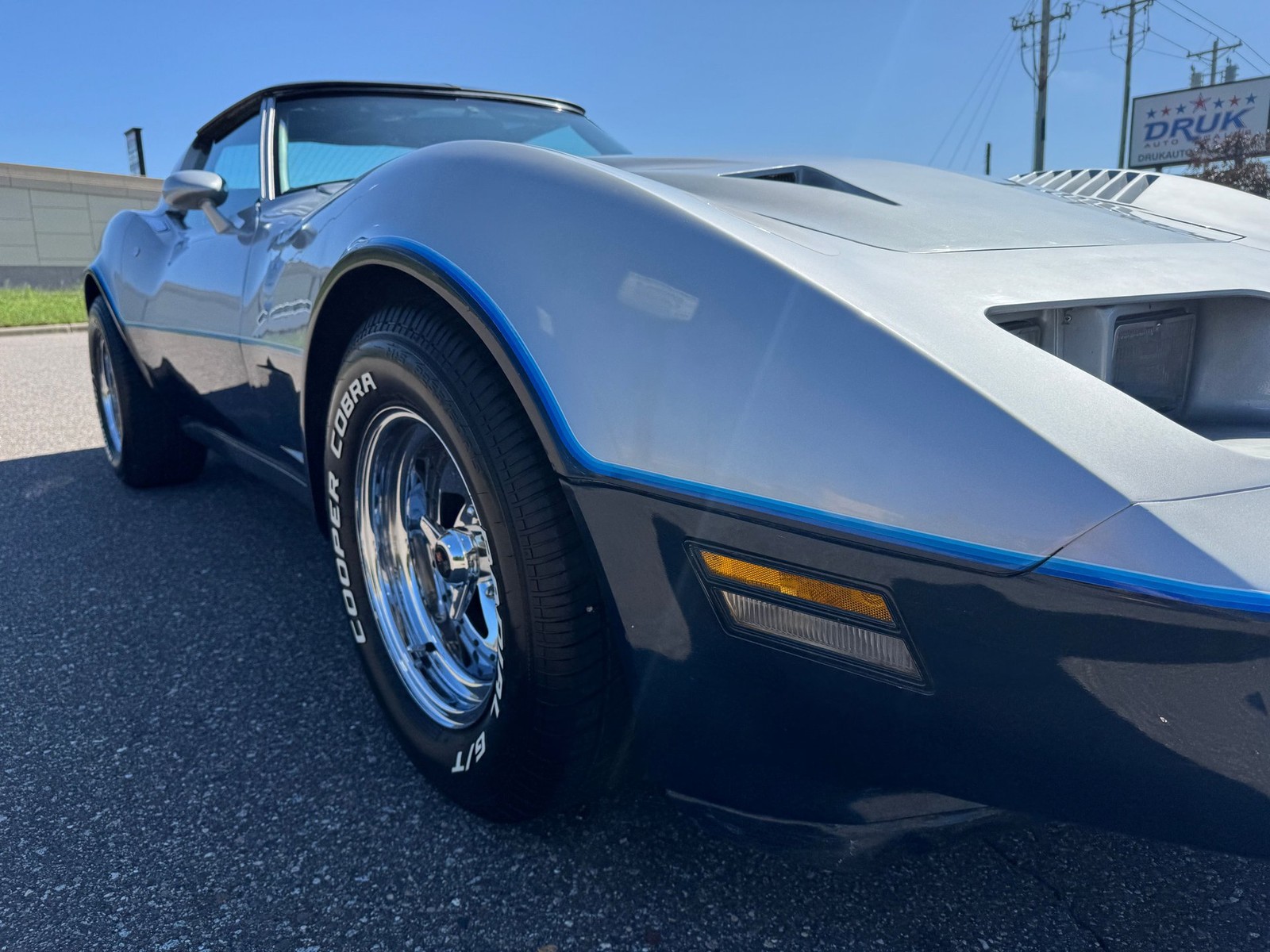 Chevrolet-Corvette-1981-Coupe-21