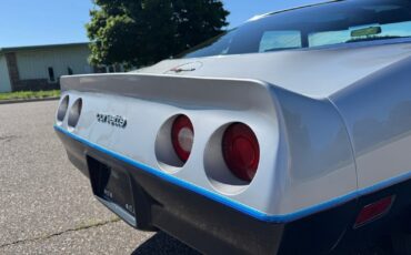 Chevrolet-Corvette-1981-Coupe-24