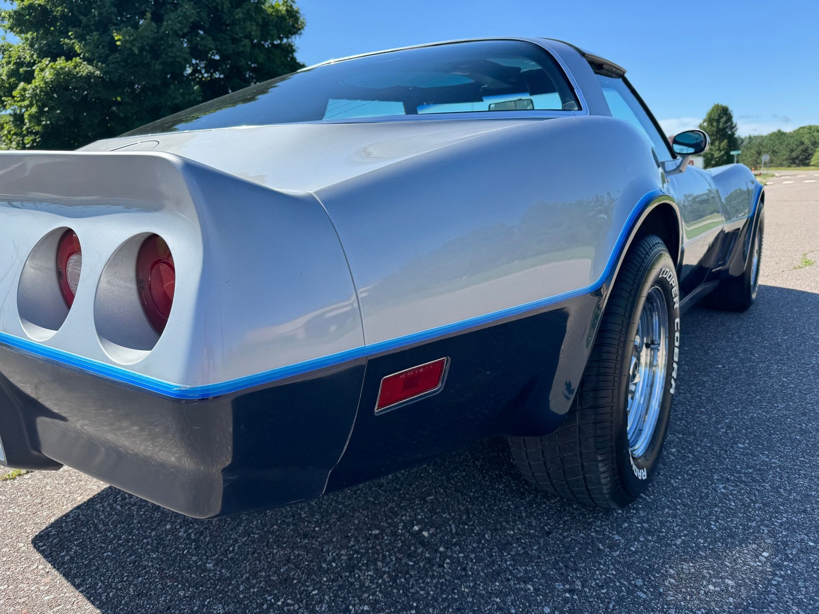 Chevrolet-Corvette-1981-Coupe-25