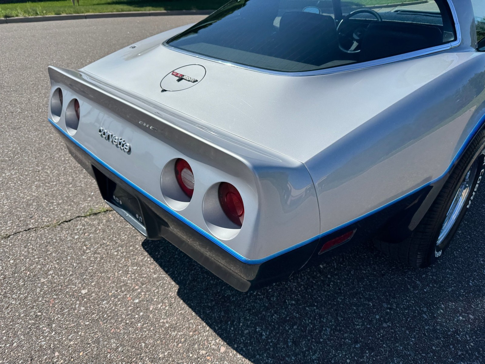 Chevrolet-Corvette-1981-Coupe-26
