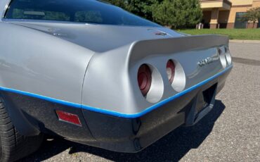 Chevrolet-Corvette-1981-Coupe-28