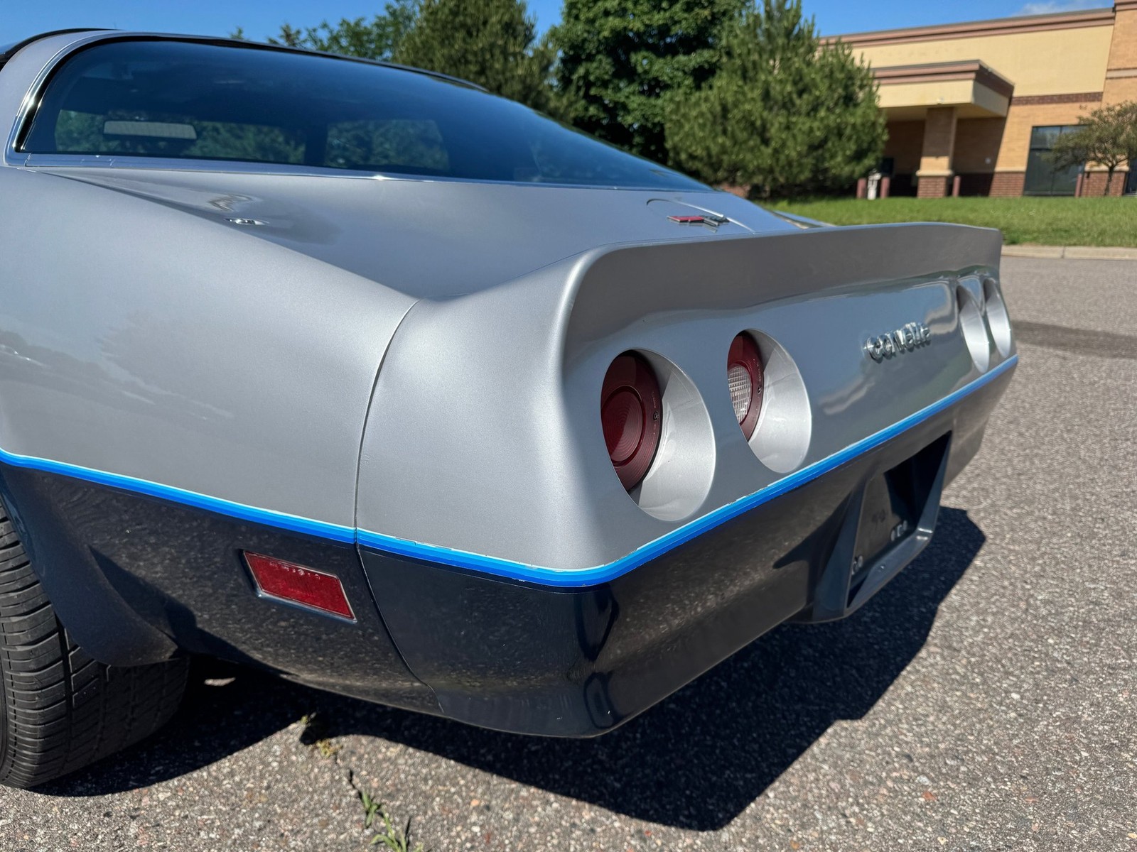Chevrolet-Corvette-1981-Coupe-28
