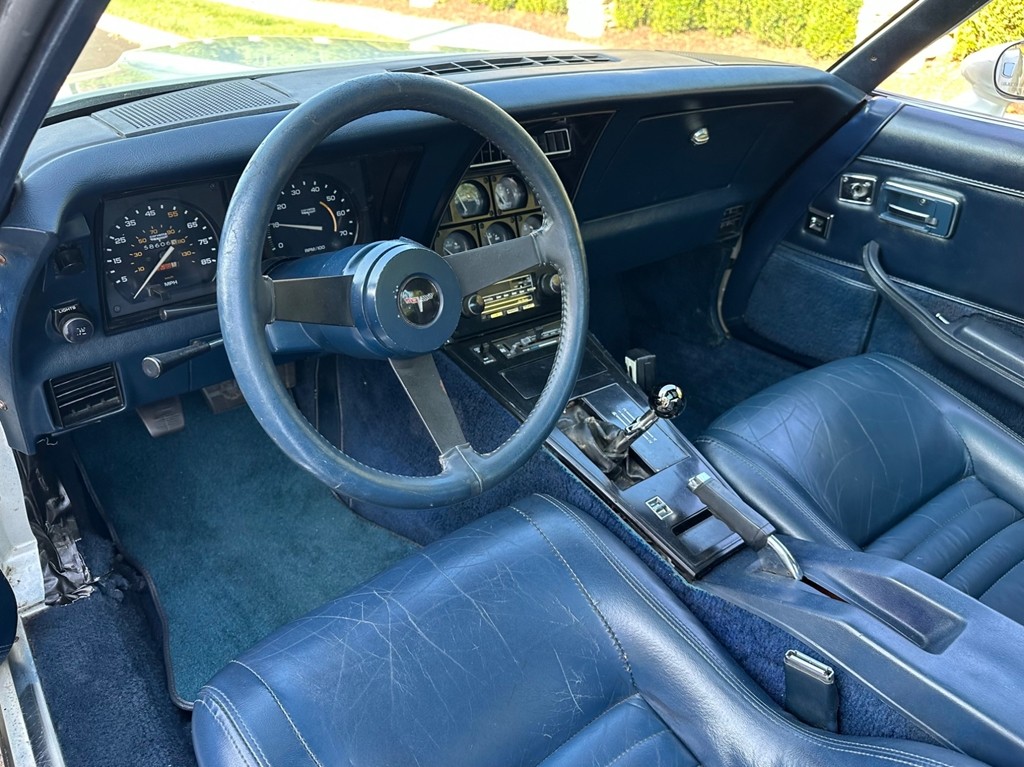 Chevrolet-Corvette-1981-Coupe-29
