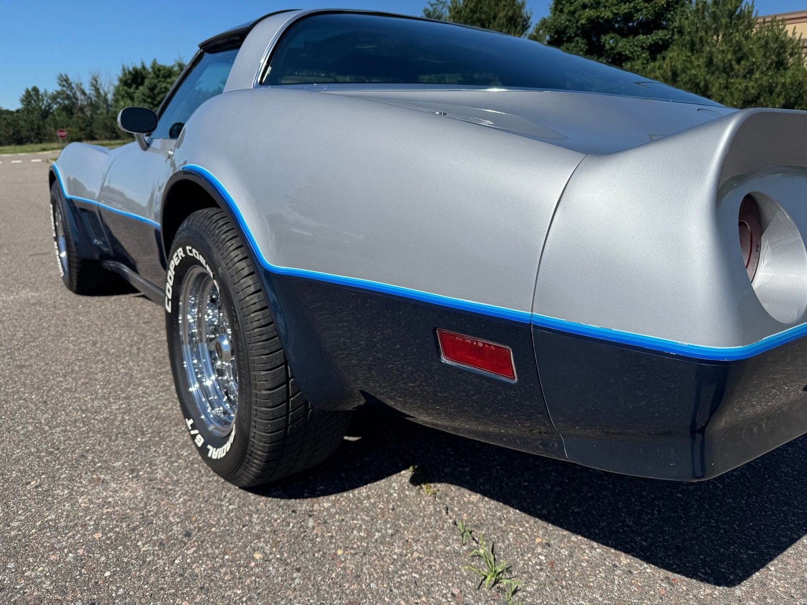 Chevrolet-Corvette-1981-Coupe-29
