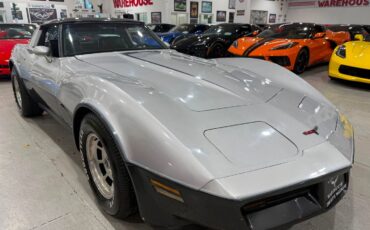 Chevrolet-Corvette-1981-Coupe-3
