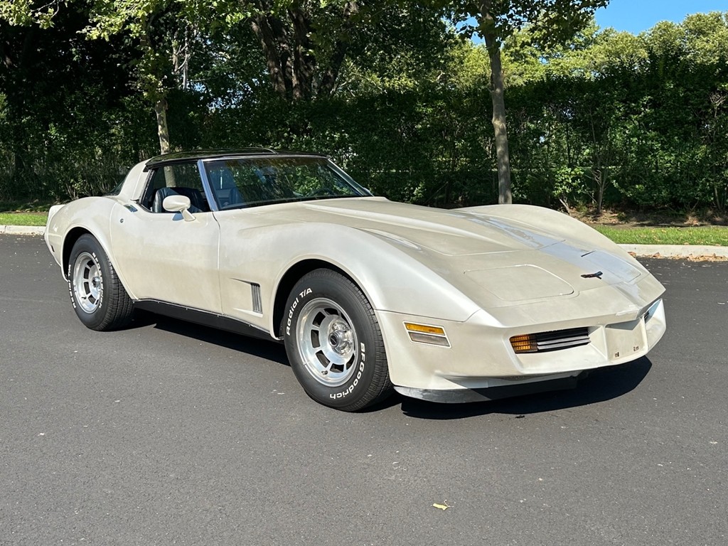 Chevrolet-Corvette-1981-Coupe-30