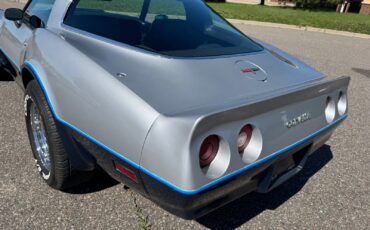 Chevrolet-Corvette-1981-Coupe-30