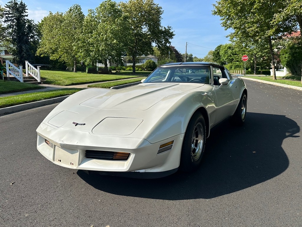 Chevrolet-Corvette-1981-Coupe-31