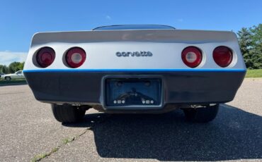 Chevrolet-Corvette-1981-Coupe-31