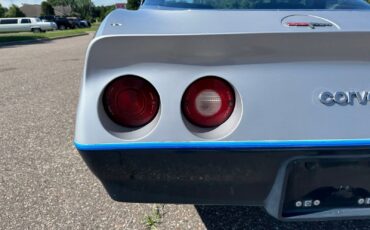 Chevrolet-Corvette-1981-Coupe-32