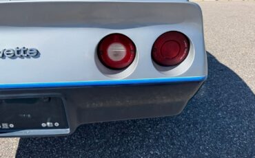 Chevrolet-Corvette-1981-Coupe-34