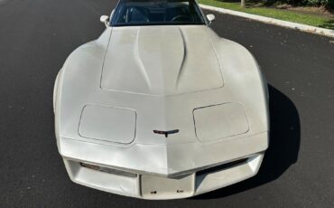 Chevrolet-Corvette-1981-Coupe-39