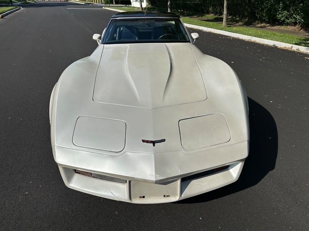 Chevrolet-Corvette-1981-Coupe-39