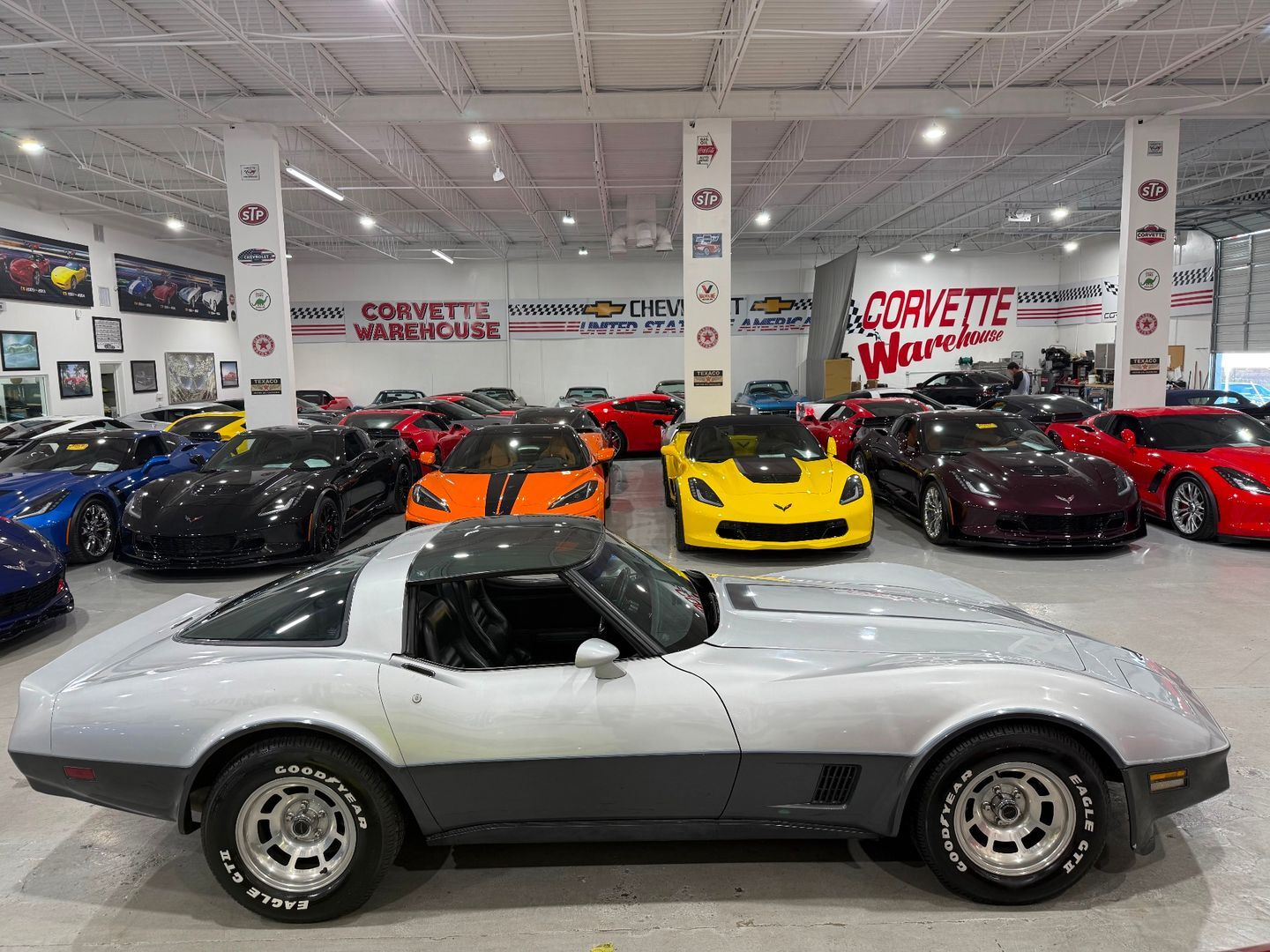Chevrolet-Corvette-1981-Coupe-4