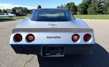 Chevrolet-Corvette-1981-Coupe-4