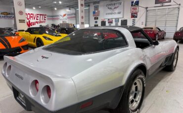 Chevrolet-Corvette-1981-Coupe-5
