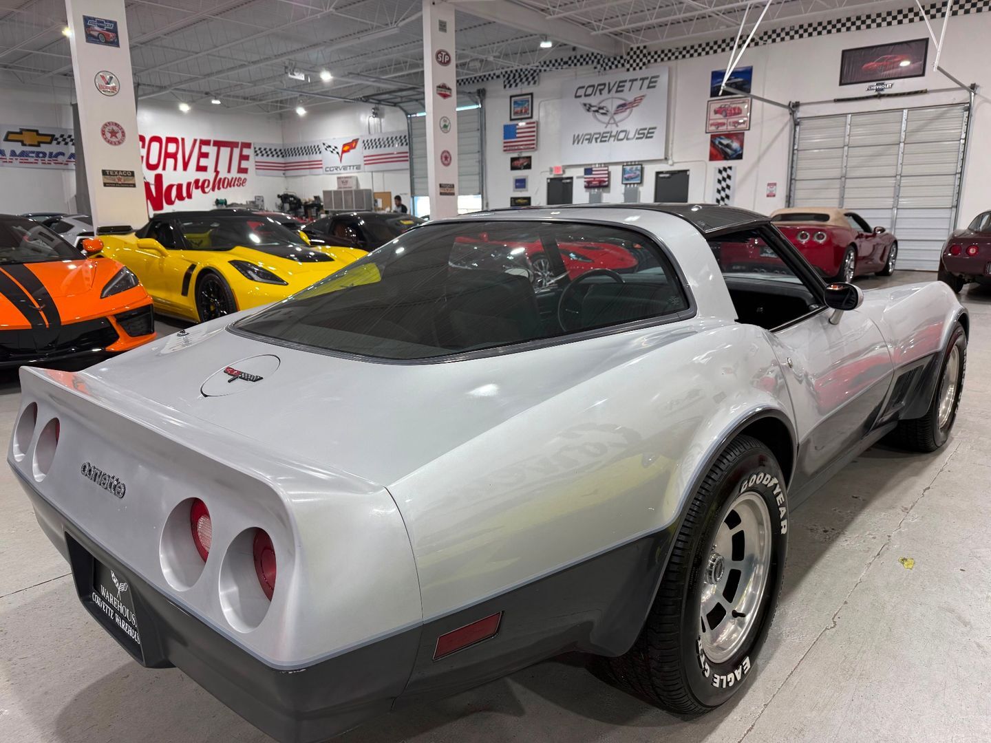 Chevrolet-Corvette-1981-Coupe-5