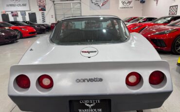 Chevrolet-Corvette-1981-Coupe-7