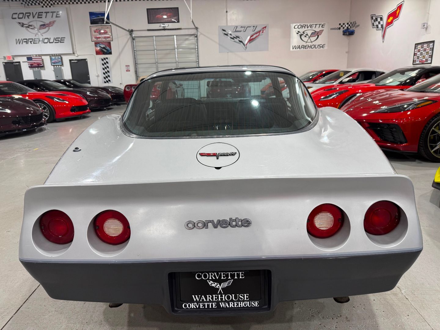 Chevrolet-Corvette-1981-Coupe-7