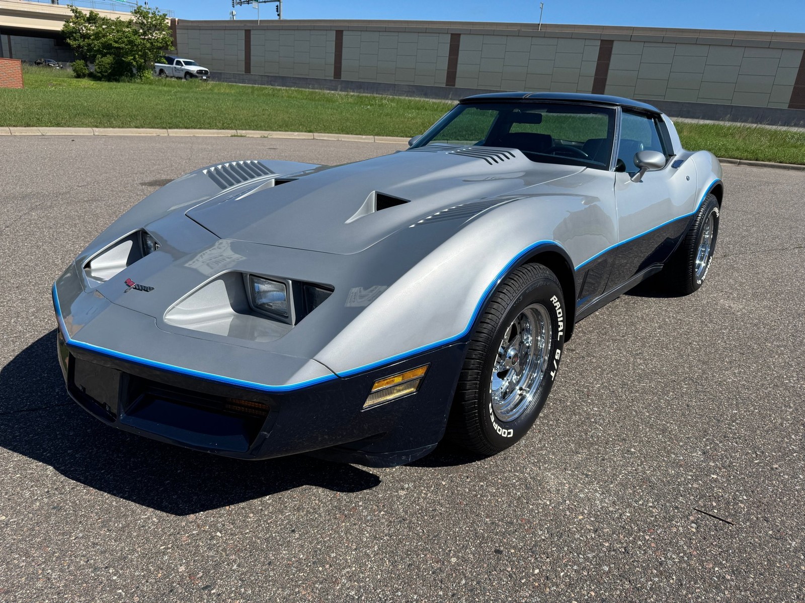 Chevrolet-Corvette-1981-Coupe-7