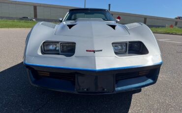 Chevrolet-Corvette-1981-Coupe-8