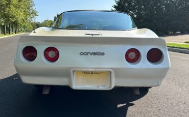 Chevrolet-Corvette-1981-Coupe-8