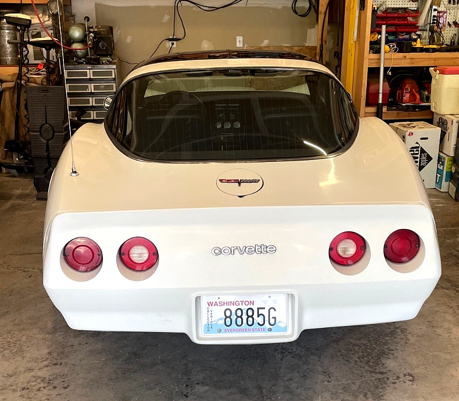 Chevrolet-Corvette-1981-Coupe-8