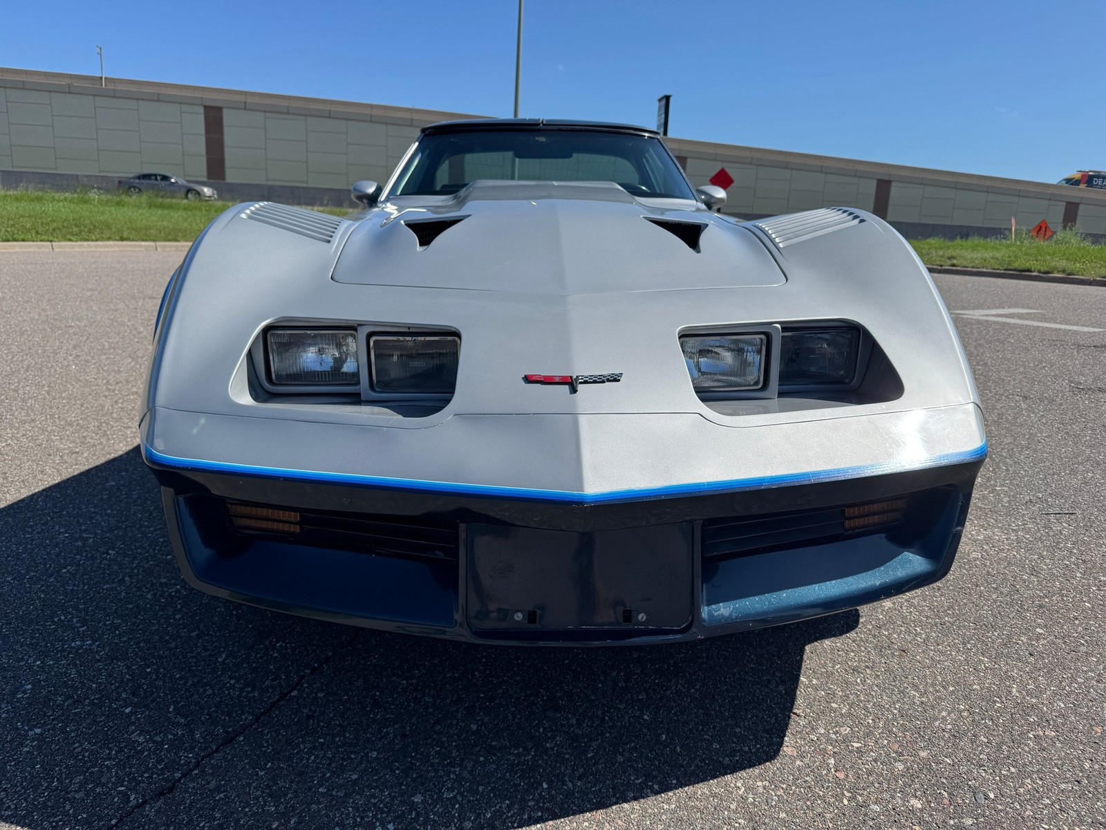 Chevrolet-Corvette-1981-Coupe-8