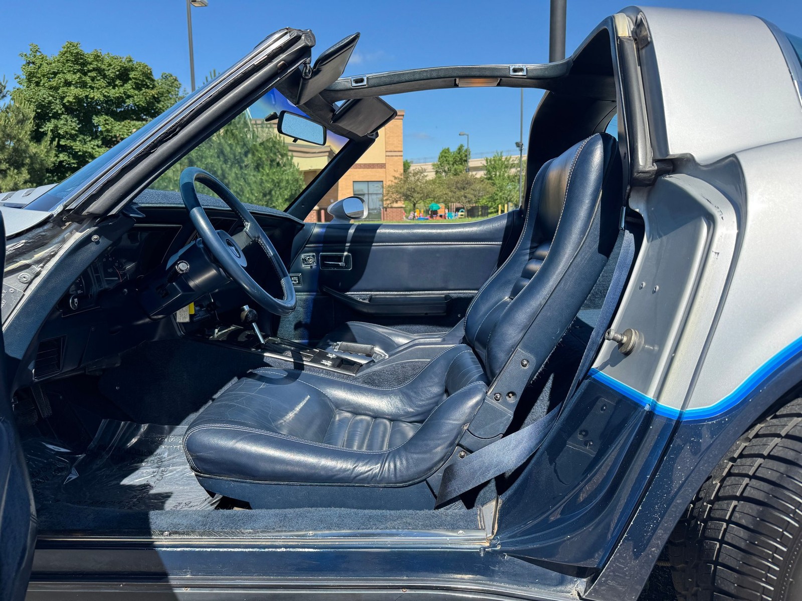 Chevrolet-Corvette-1981-Coupe-9