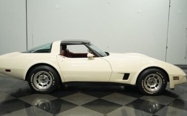 Chevrolet-Corvette-1981-Cream-Beige-Medium-Cinnabar-1