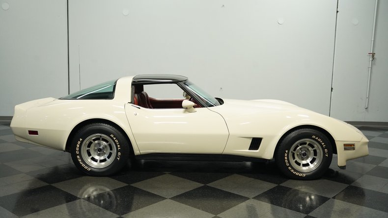 Chevrolet-Corvette-1981-Cream-Beige-Medium-Cinnabar-1
