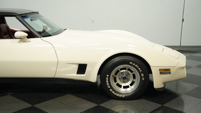 Chevrolet-Corvette-1981-Cream-Beige-Medium-Cinnabar-10