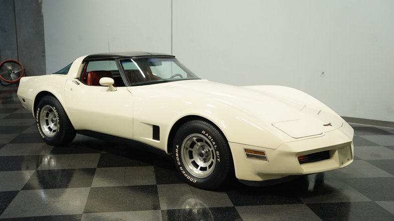 Chevrolet-Corvette-1981-Cream-Beige-Medium-Cinnabar-17